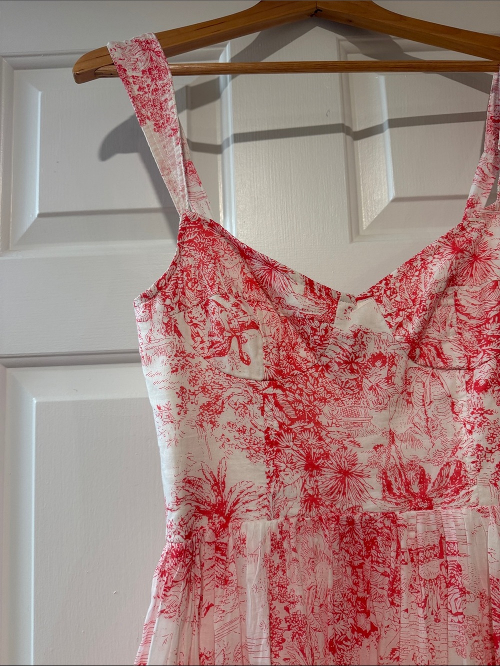 EUC Women’s Red and White Floral Toile Midi Dress Size Small